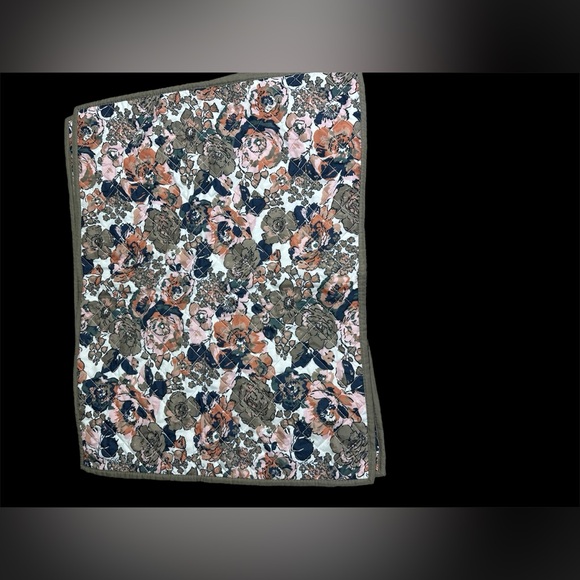 Vera Bradley Full Queen Quilt 3 Pc Bedding Floral Blue Prairie Fatigues NWT - Picture 4 of 5